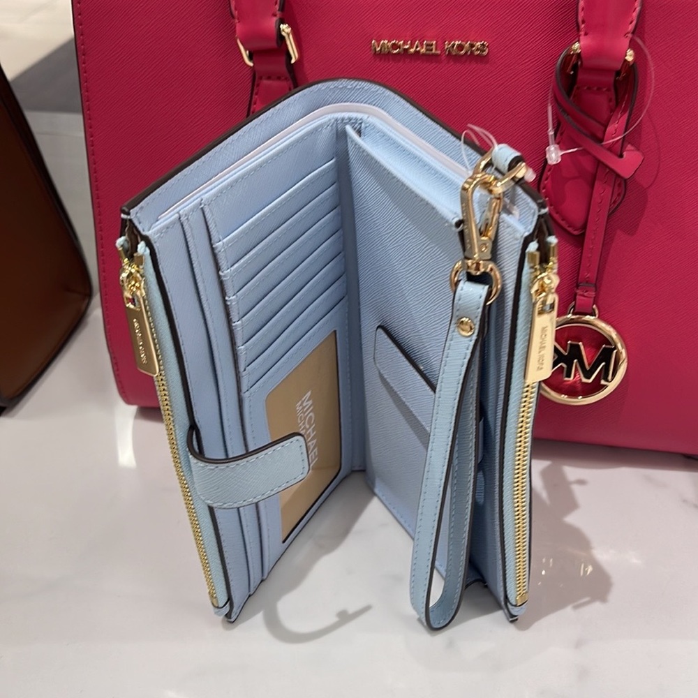 MICHAEL KORS LARGE DOUBLE ZIP WRISTLET WALLET PHONE CASE CLUTCH
Vista Blue - Picture 9 of 16